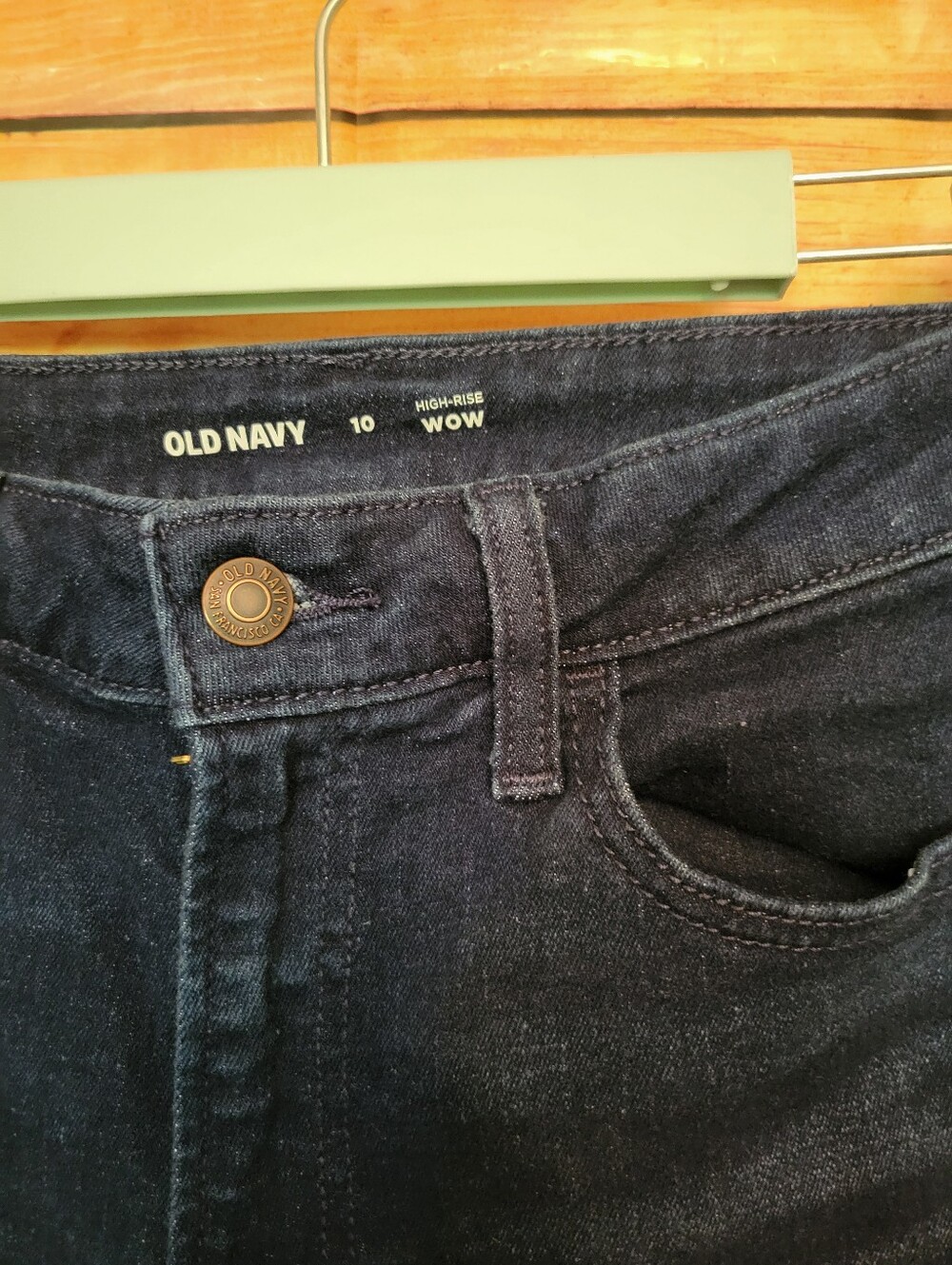 Old Navy Dark Blue Denim Roll-Cuff Women’s Shorts S10 - Picture 2 of 3